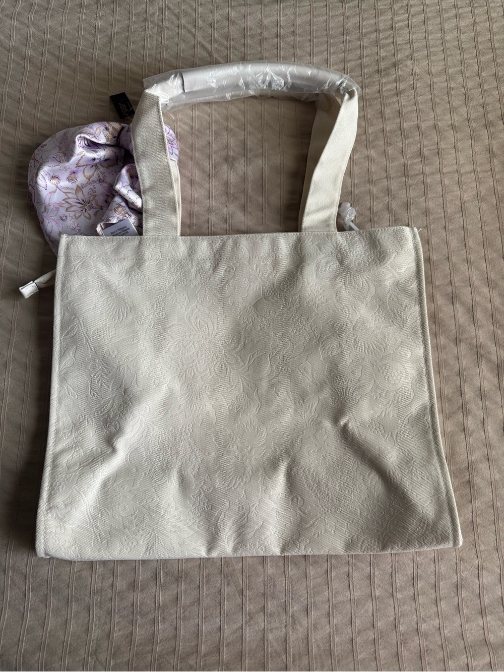 Victoria Secret White Floral Tote Bag with Lavender Scarf - Picture 2 of 7
